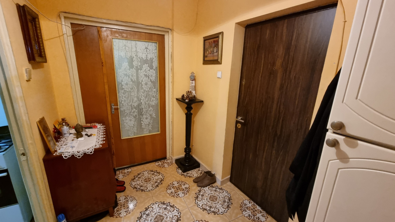 Vanzare apartament 2 camere zona  Republicii-Caraiman