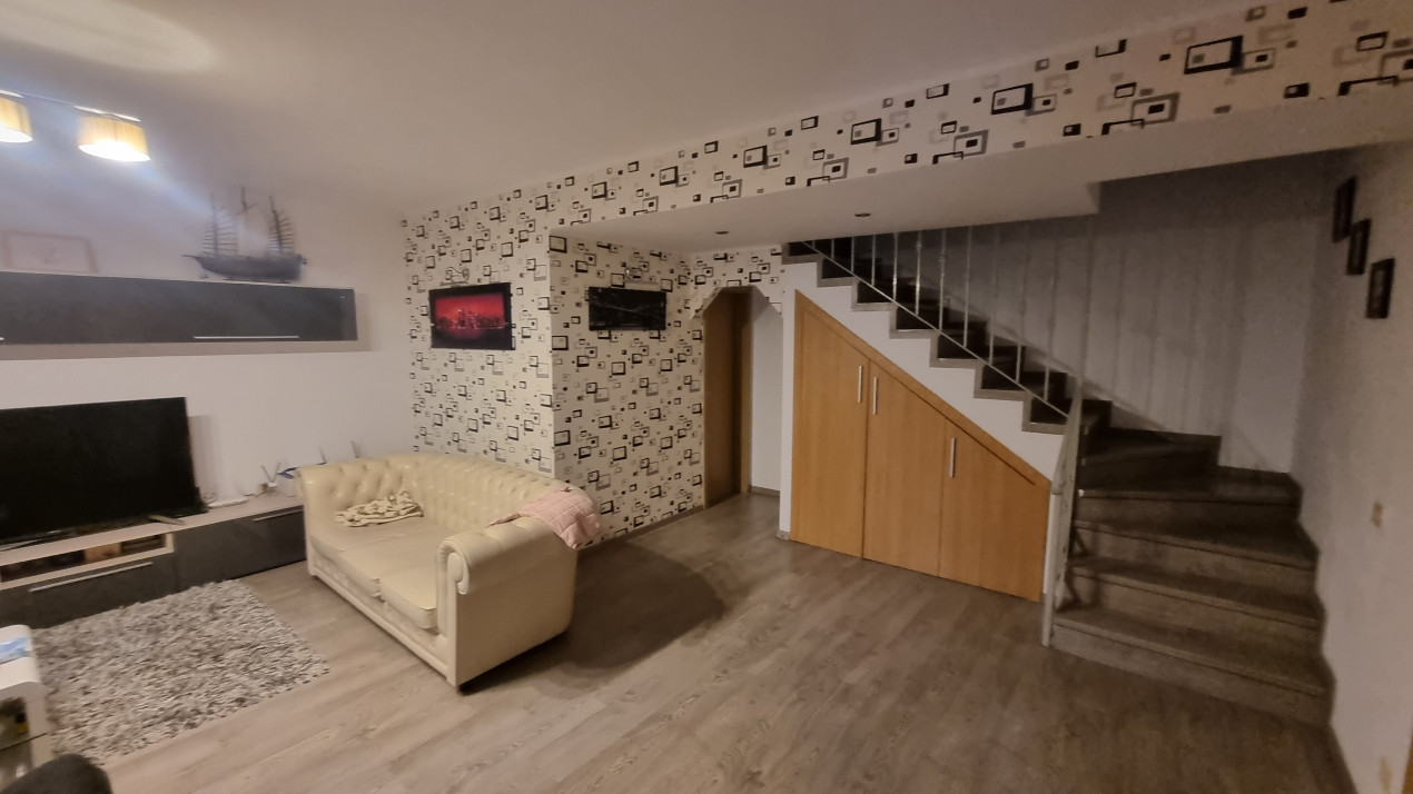 Vanzare casa-vila cu 4 camere in Bucov-Cartier Rezidential Mica Roma