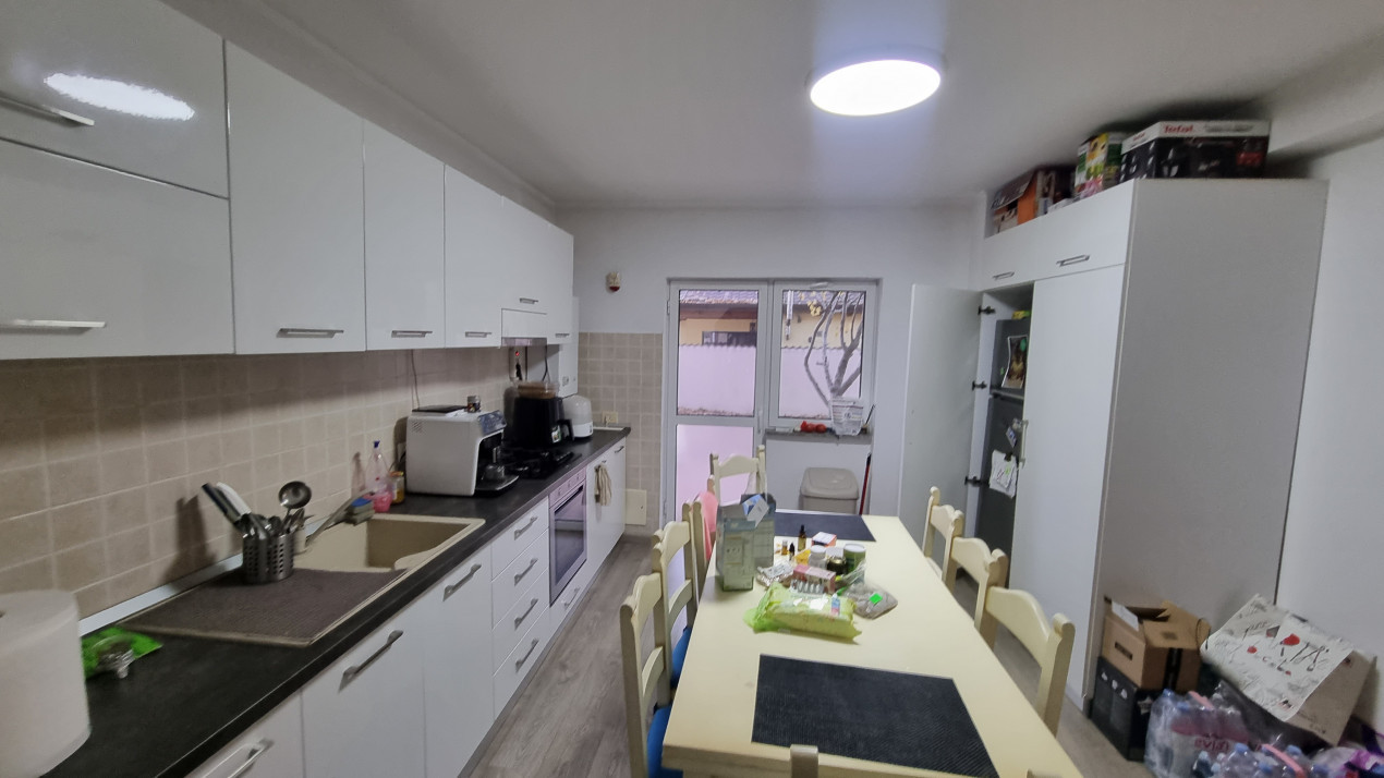 Vanzare casa-vila cu 4 camere in Bucov-Cartier Rezidential Mica Roma