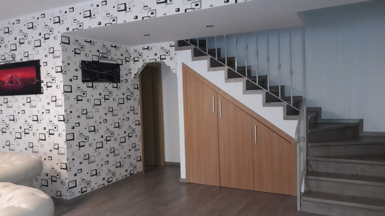 Vanzare casa-vila cu 4 camere in Bucov-Cartier Rezidential Mica Roma