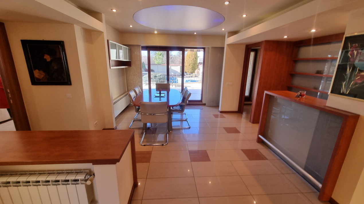 Inchiriere Casa-vila de lux cu 5 camere si 1200 mp teren in zona Centrala