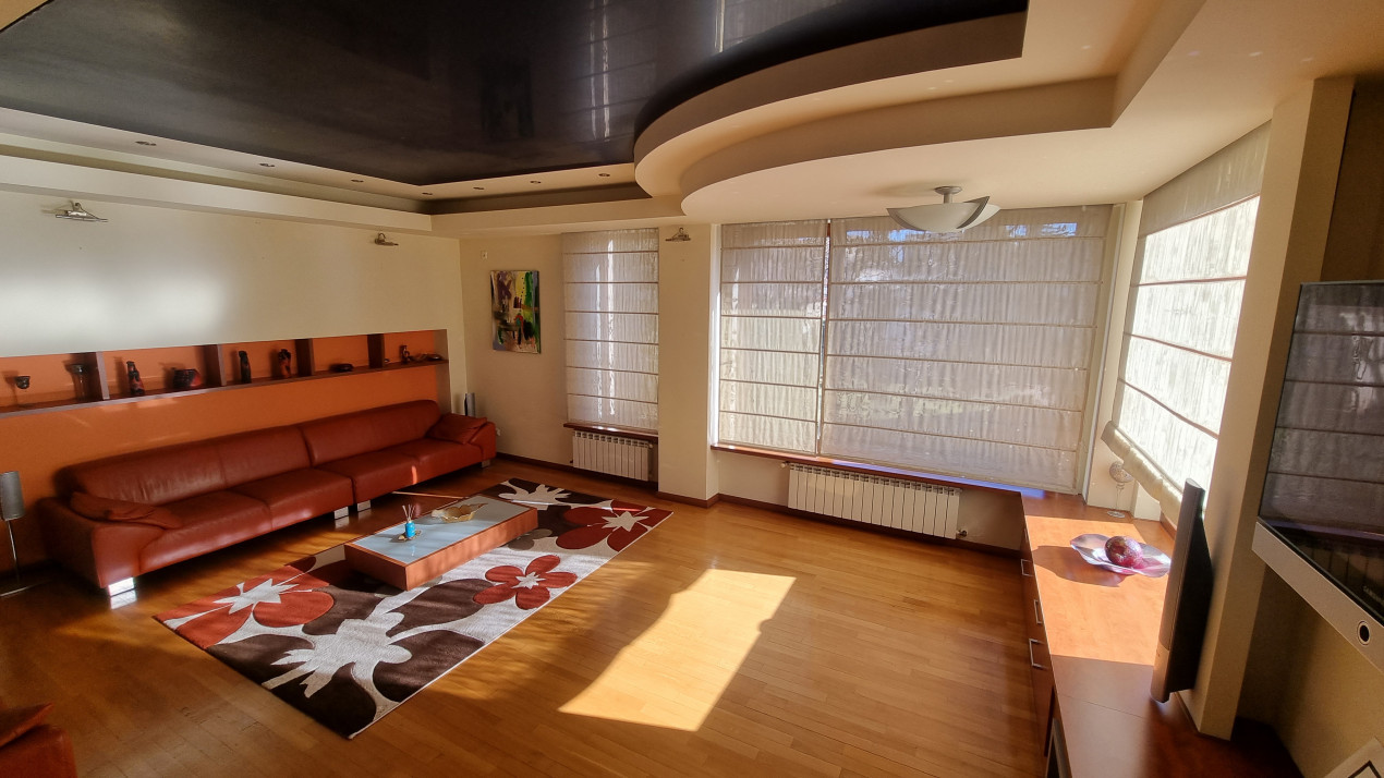 Inchiriere Casa-vila de lux cu 5 camere si 1200 mp teren in zona Centrala