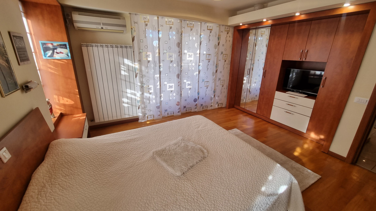 Inchiriere Casa-vila de lux cu 5 camere si 1200 mp teren in zona Centrala