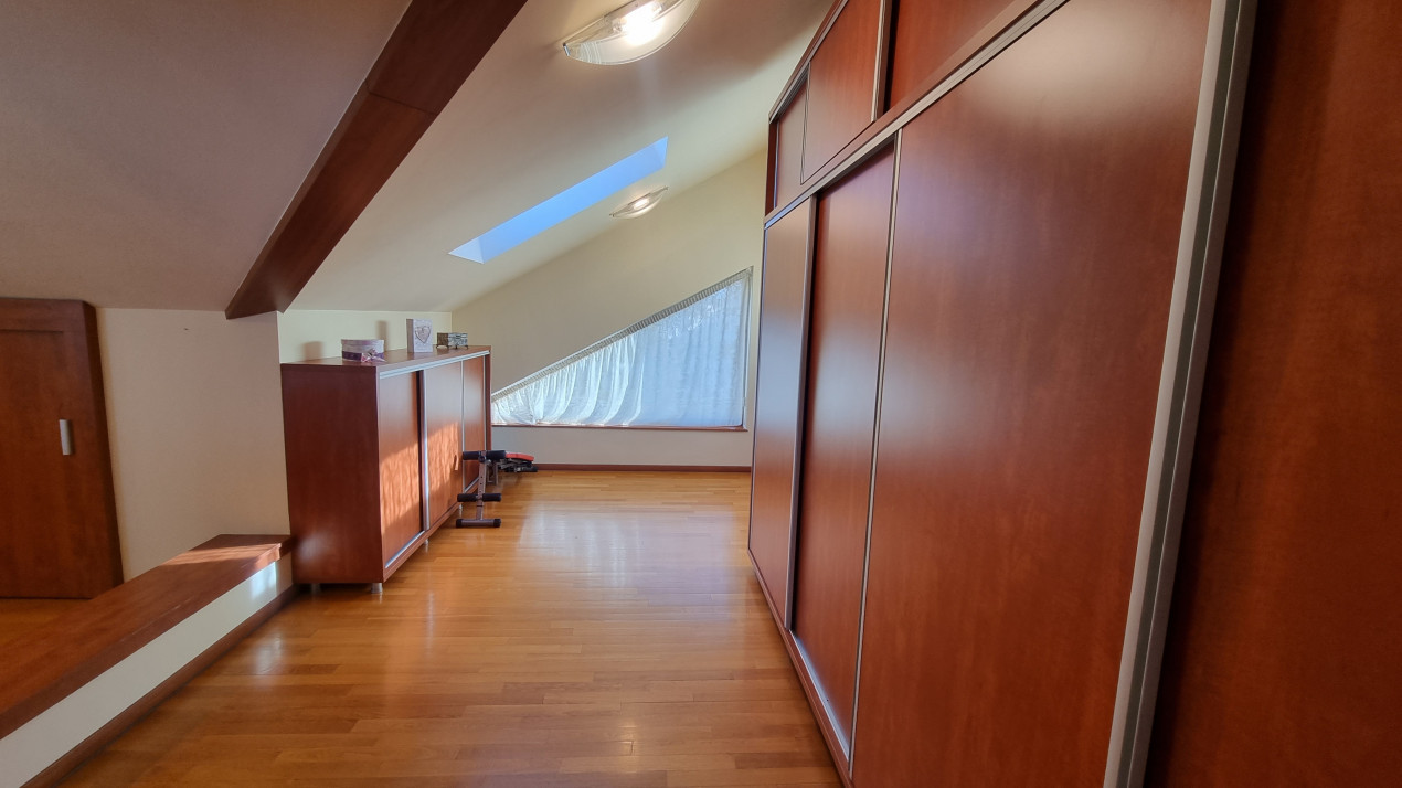 Inchiriere Casa-vila de lux cu 5 camere si 1200 mp teren in zona Centrala