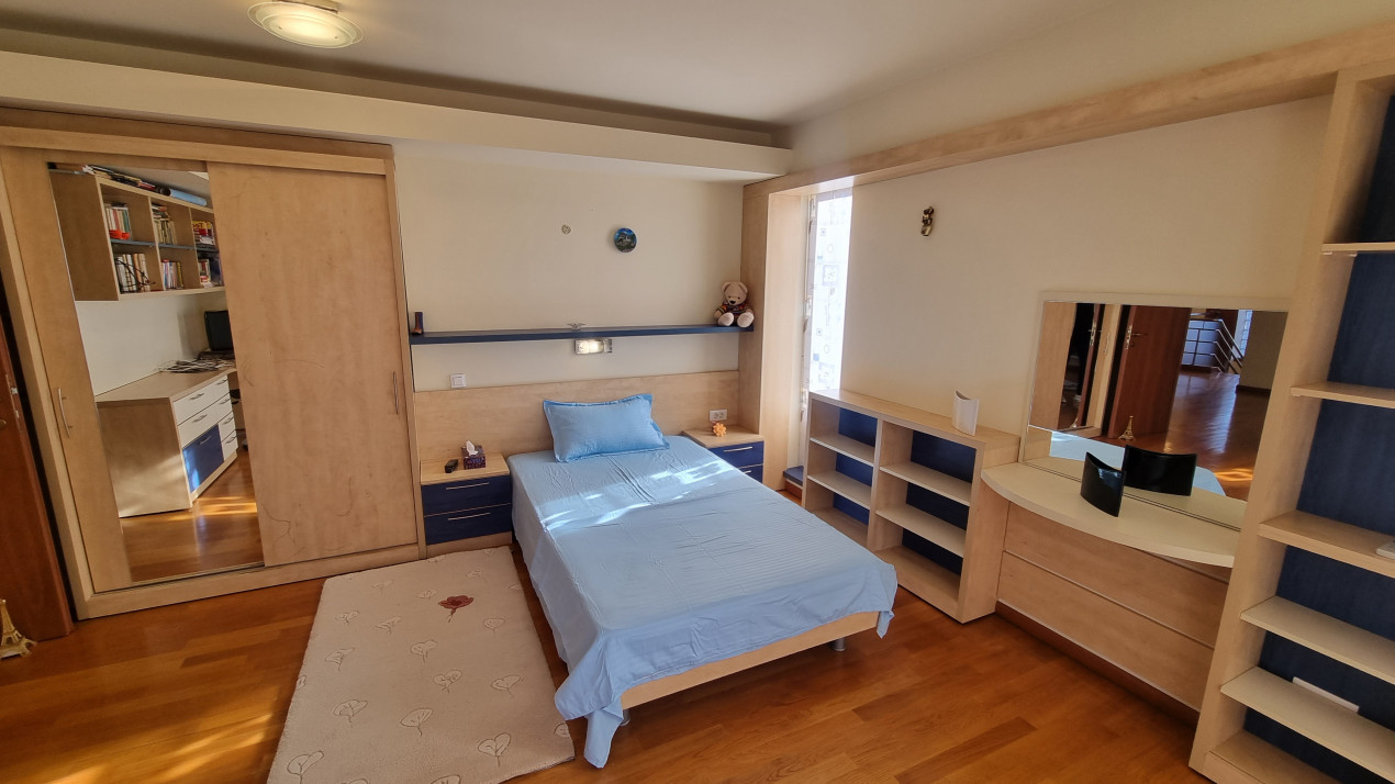 Inchiriere Casa-vila de lux cu 5 camere si 1200 mp teren in zona Centrala