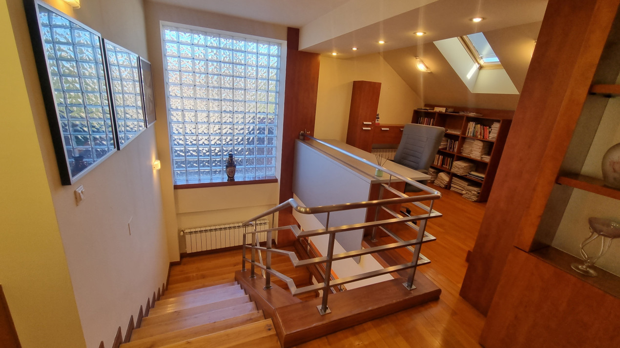 Inchiriere Casa-vila de lux cu 5 camere si 1200 mp teren in zona Centrala