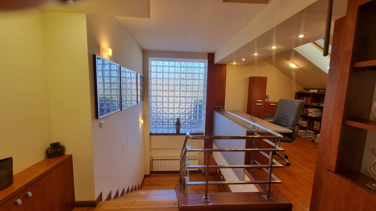 Inchiriere Casa-vila de lux cu 5 camere si 1200 mp teren in zona Centrala