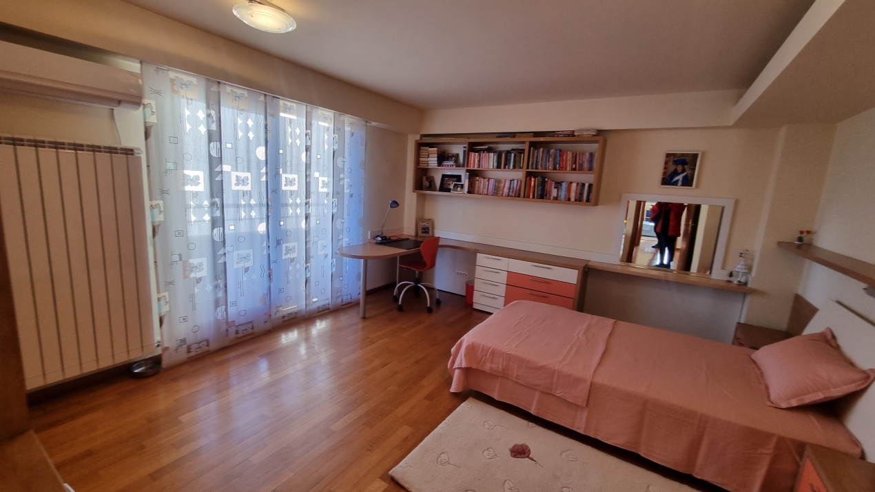 Inchiriere Casa-vila de lux cu 5 camere si 1200 mp teren in zona Centrala