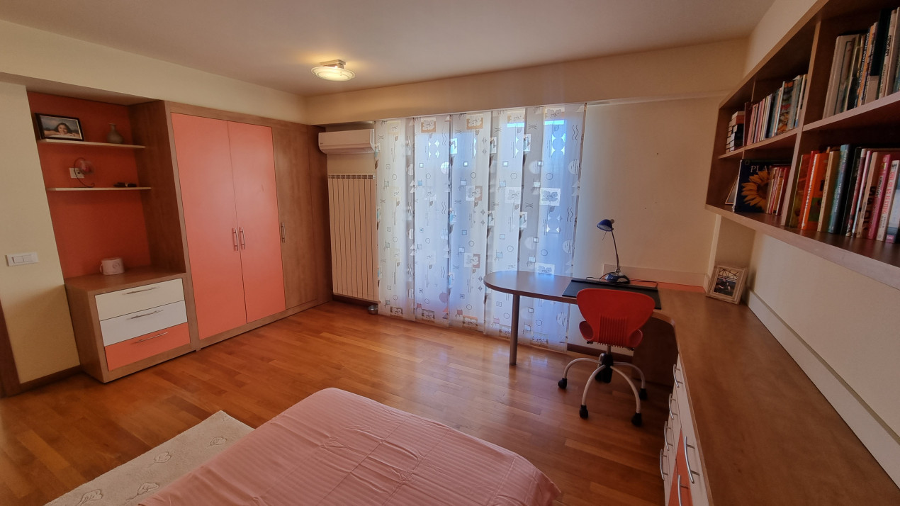 Inchiriere Casa-vila de lux cu 5 camere si 1200 mp teren in zona Centrala