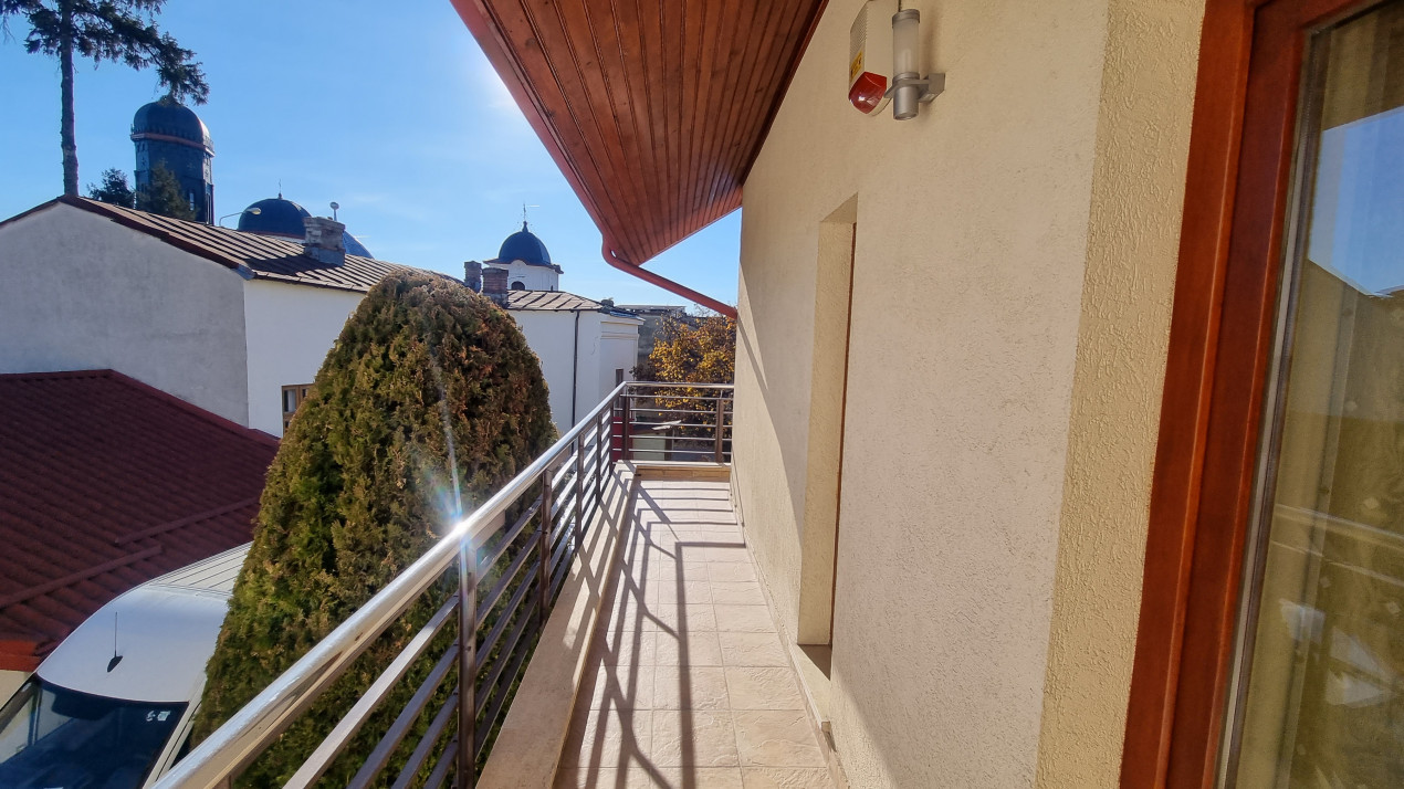 Inchiriere Casa-vila de lux cu 5 camere si 1200 mp teren in zona Centrala