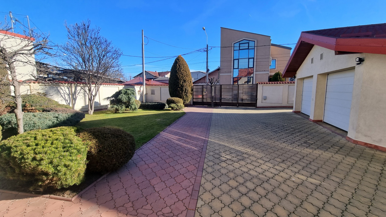 Inchiriere Casa-vila de lux cu 5 camere si 1200 mp teren in zona Centrala