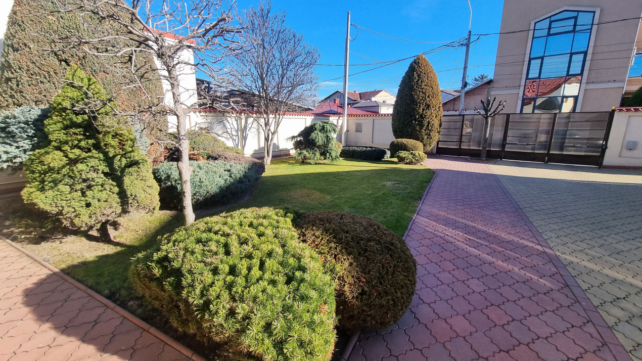 Inchiriere Casa-vila de lux cu 5 camere si 1200 mp teren in zona Centrala
