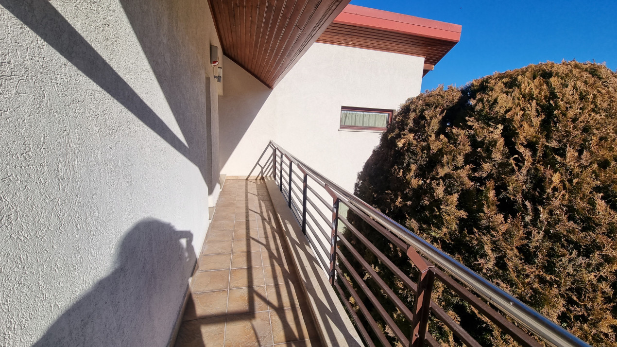 Inchiriere Casa-vila de lux cu 5 camere si 1200 mp teren in zona Centrala