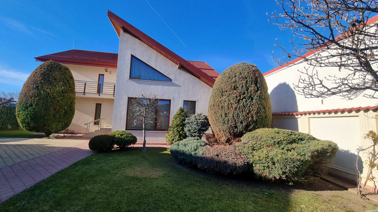 Inchiriere Casa-vila de lux cu 5 camere si 1200 mp teren in zona Centrala