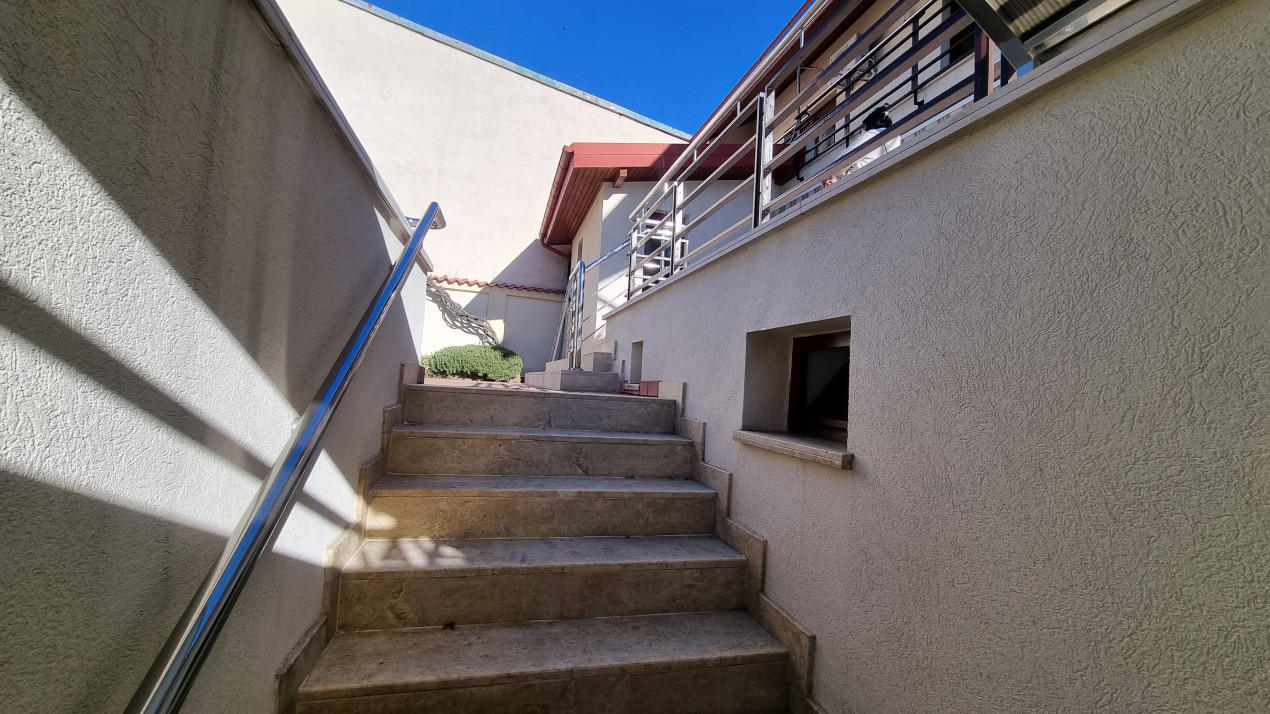 Inchiriere Casa-vila de lux cu 5 camere si 1200 mp teren in zona Centrala