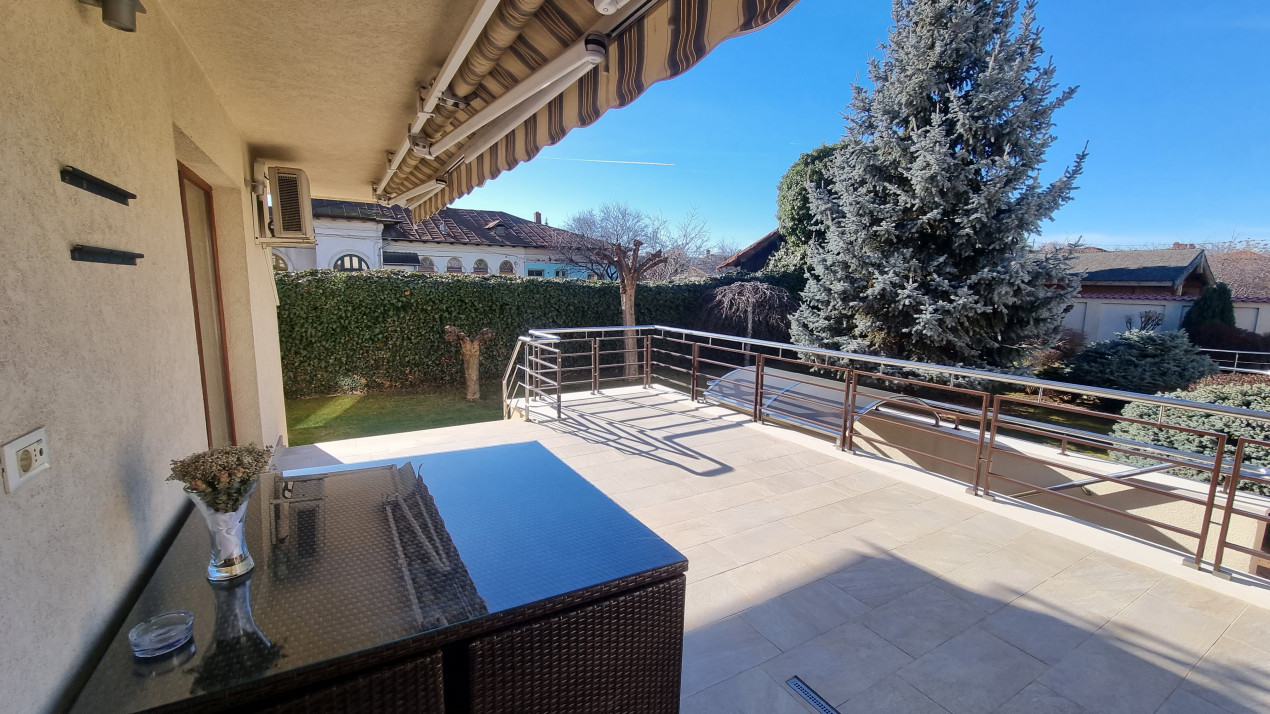 Inchiriere Casa-vila de lux cu 5 camere si 1200 mp teren in zona Centrala