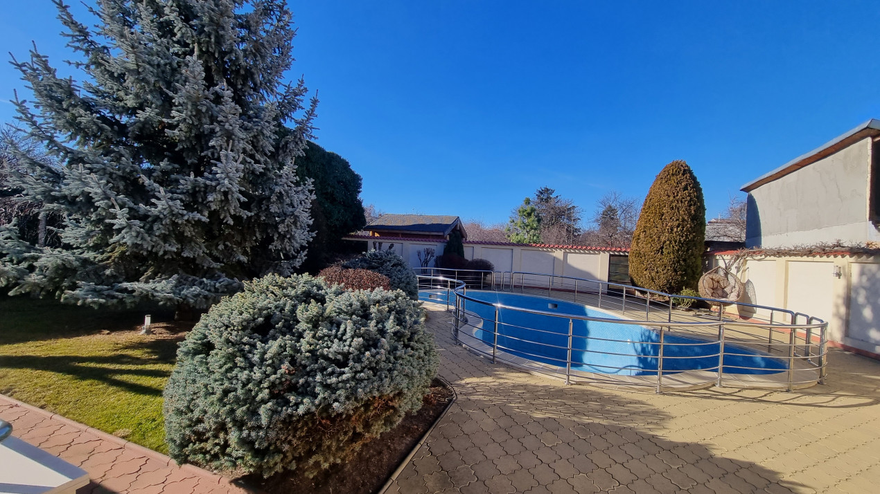 Inchiriere Casa-vila de lux cu 5 camere si 1200 mp teren in zona Centrala