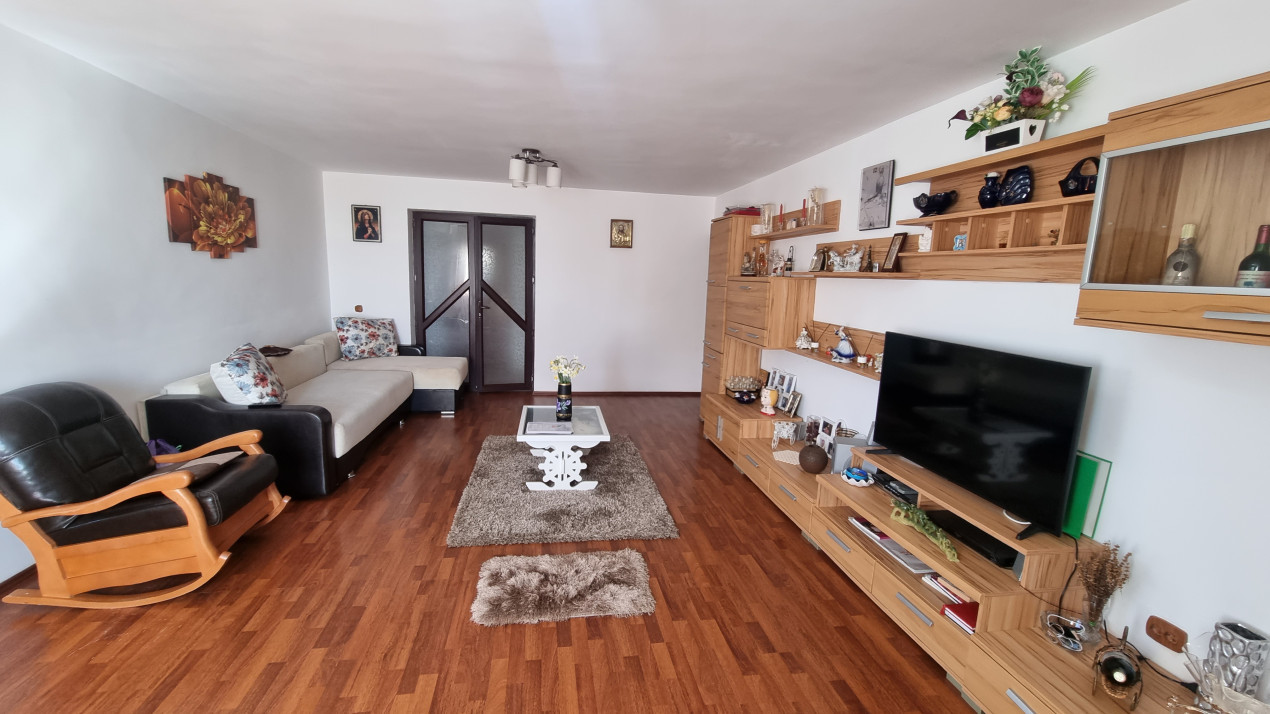 Vanzare casa-vila 6 camere, 2010 in localitatea Boldesti-Scaieni