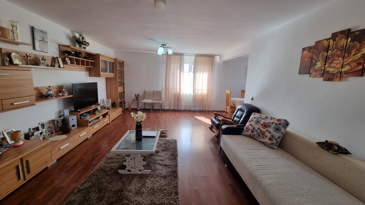 Vanzare casa-vila 6 camere, 2010 in localitatea Boldesti-Scaieni