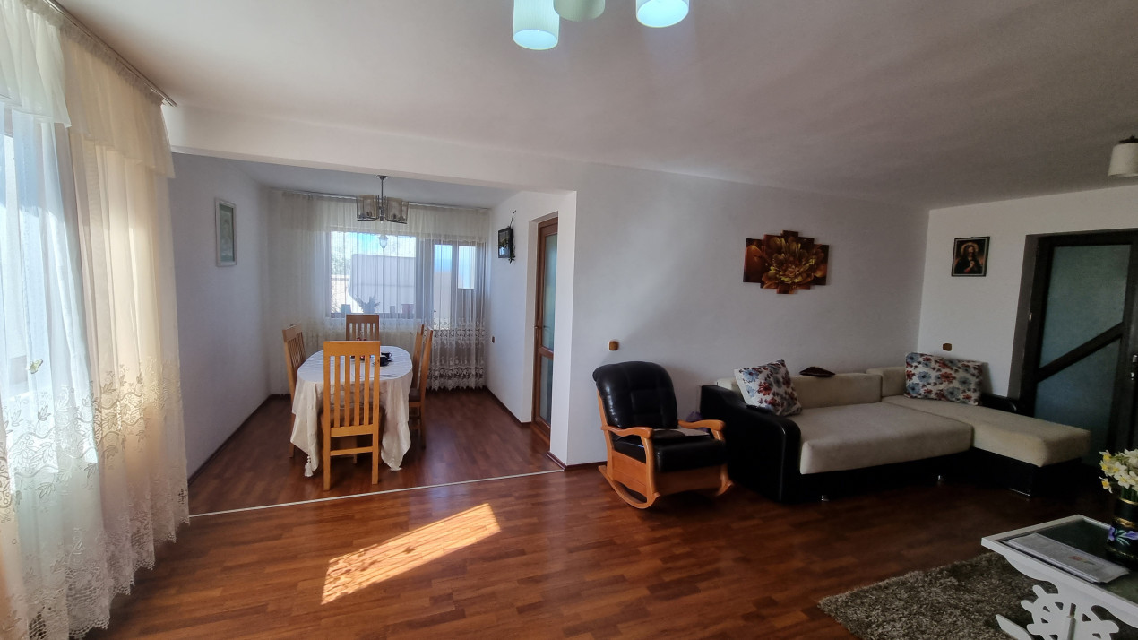 Vanzare casa-vila 6 camere, 2010 in localitatea Boldesti-Scaieni