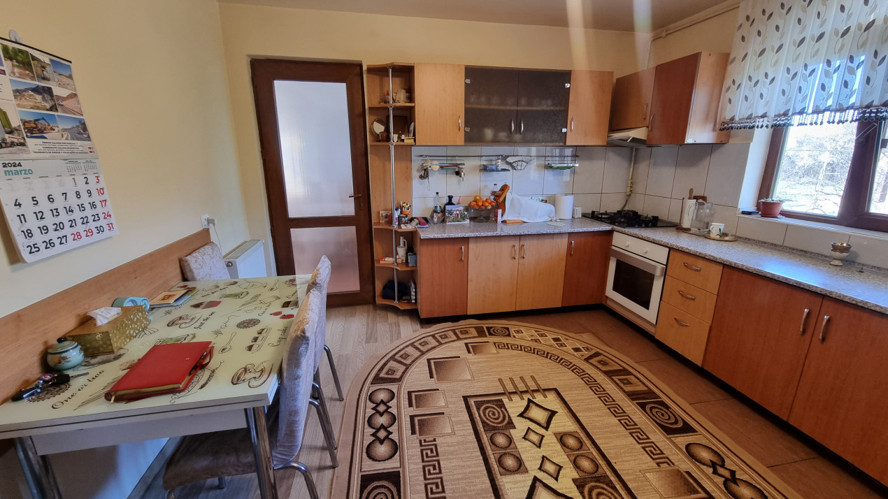 Vanzare casa-vila 6 camere, 2010 in localitatea Boldesti-Scaieni