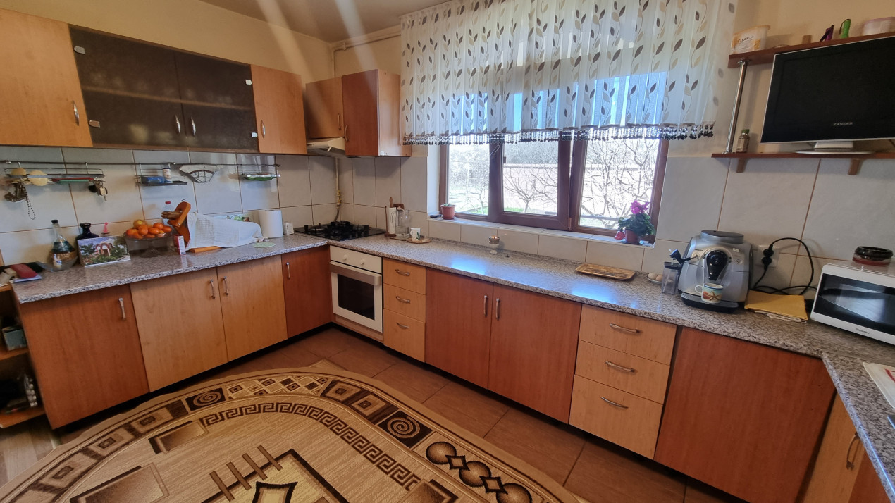 Vanzare casa-vila 6 camere, 2010 in localitatea Boldesti-Scaieni