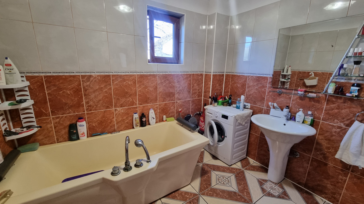 Vanzare casa-vila 6 camere, 2010 in localitatea Boldesti-Scaieni