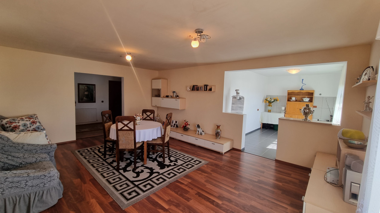 Vanzare casa-vila 6 camere, 2010 in localitatea Boldesti-Scaieni