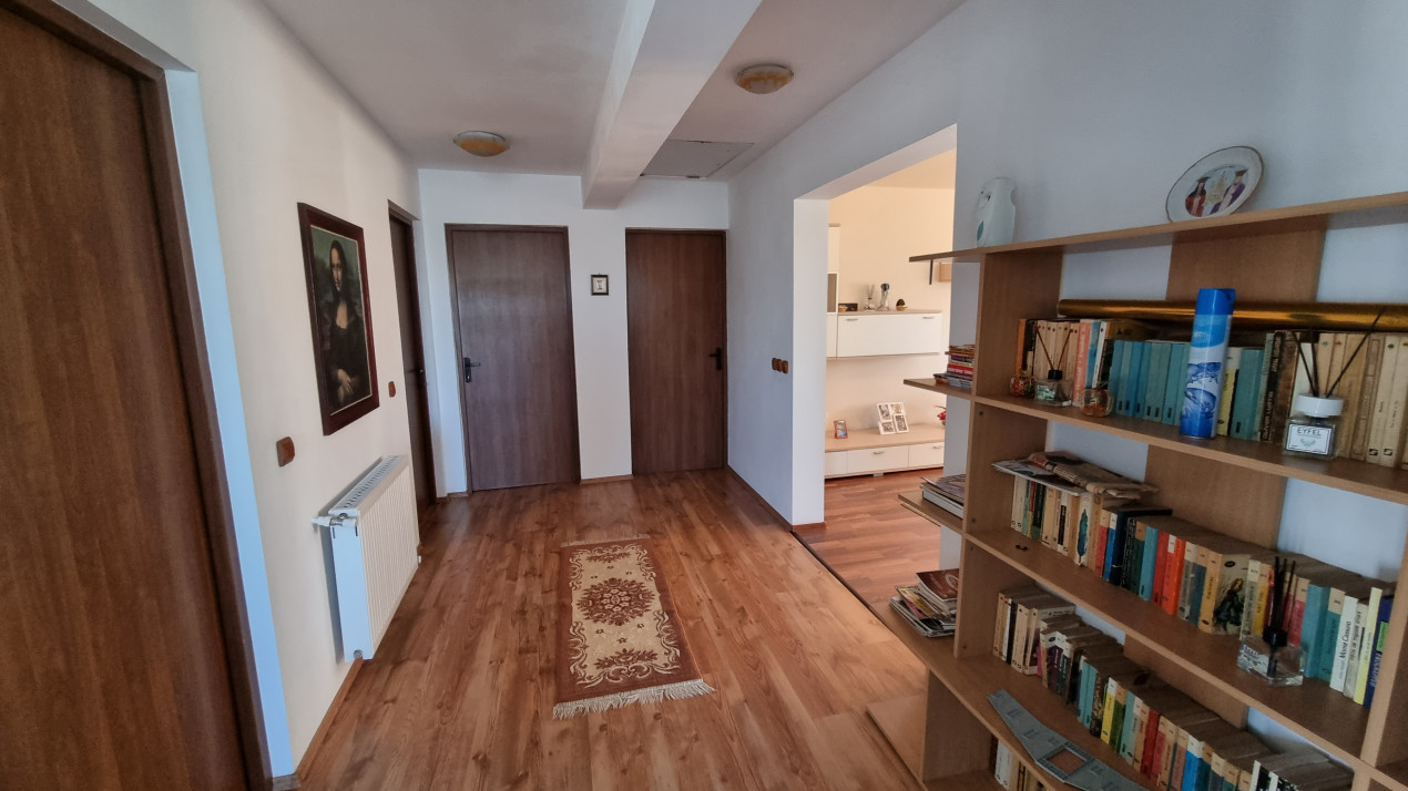 Vanzare casa-vila 6 camere, 2010 in localitatea Boldesti-Scaieni