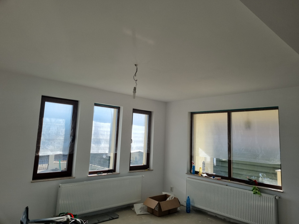 Vanzare casa-vila cu 4 camere in zona Ploiestiori-Tantareni