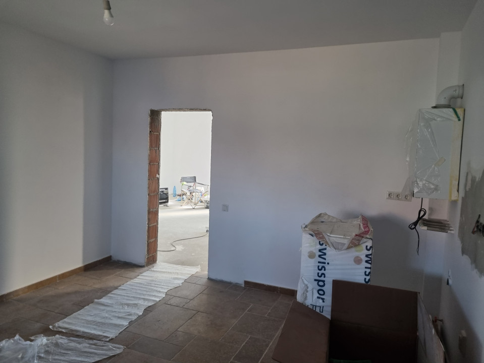 Vanzare casa-vila cu 4 camere in zona Ploiestiori-Tantareni