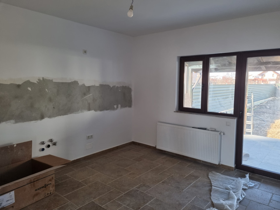 Vanzare casa-vila cu 4 camere in zona Ploiestiori-Tantareni