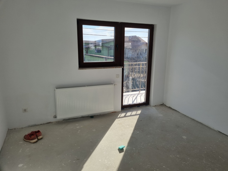 Vanzare casa-vila cu 4 camere in zona Ploiestiori-Tantareni