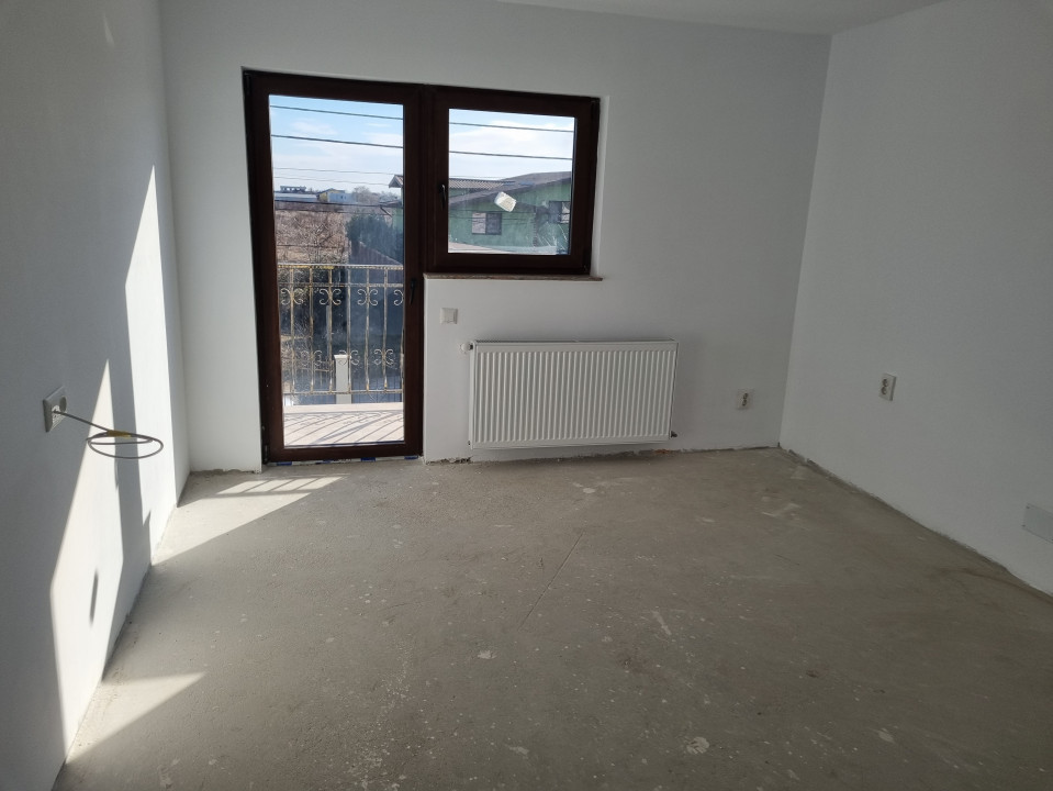 Vanzare casa-vila cu 4 camere in zona Ploiestiori-Tantareni