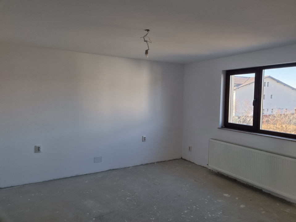 Vanzare casa-vila cu 4 camere in zona Ploiestiori-Tantareni