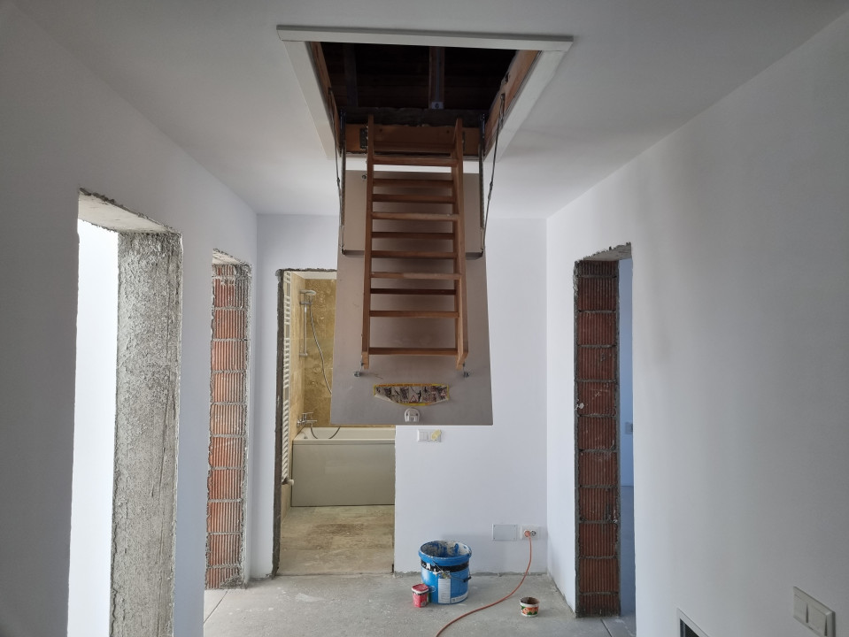 Vanzare casa-vila cu 4 camere in zona Ploiestiori-Tantareni
