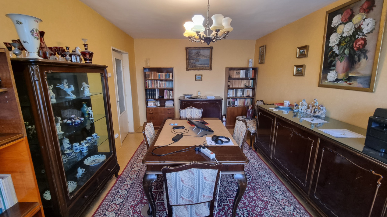 Vanzare apartament 4 camere in zona Vest-Lamaita