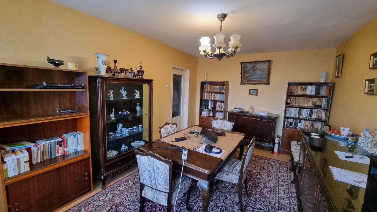 Vanzare apartament 4 camere in zona Vest-Lamaita