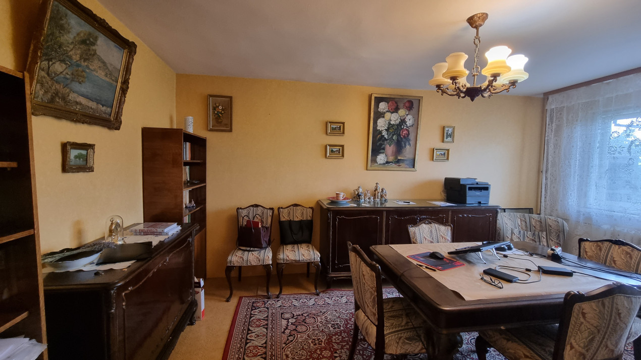 Vanzare apartament 4 camere in zona Vest-Lamaita