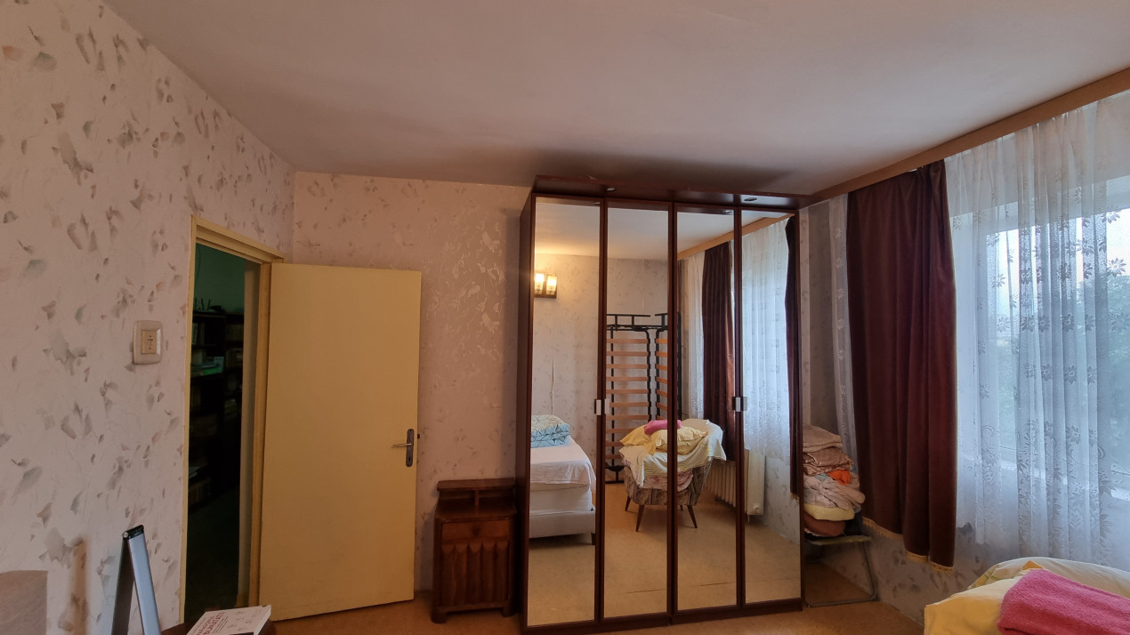 Vanzare apartament 4 camere in zona Vest-Lamaita