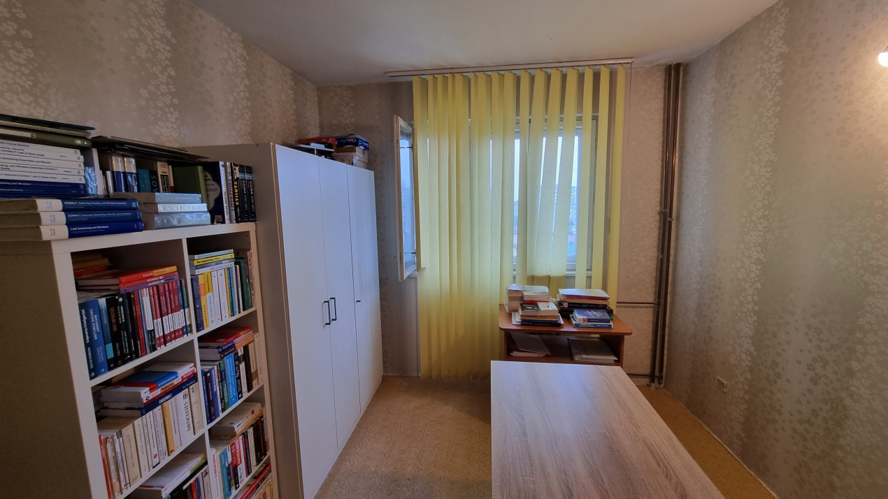 Vanzare apartament 4 camere in zona Vest-Lamaita