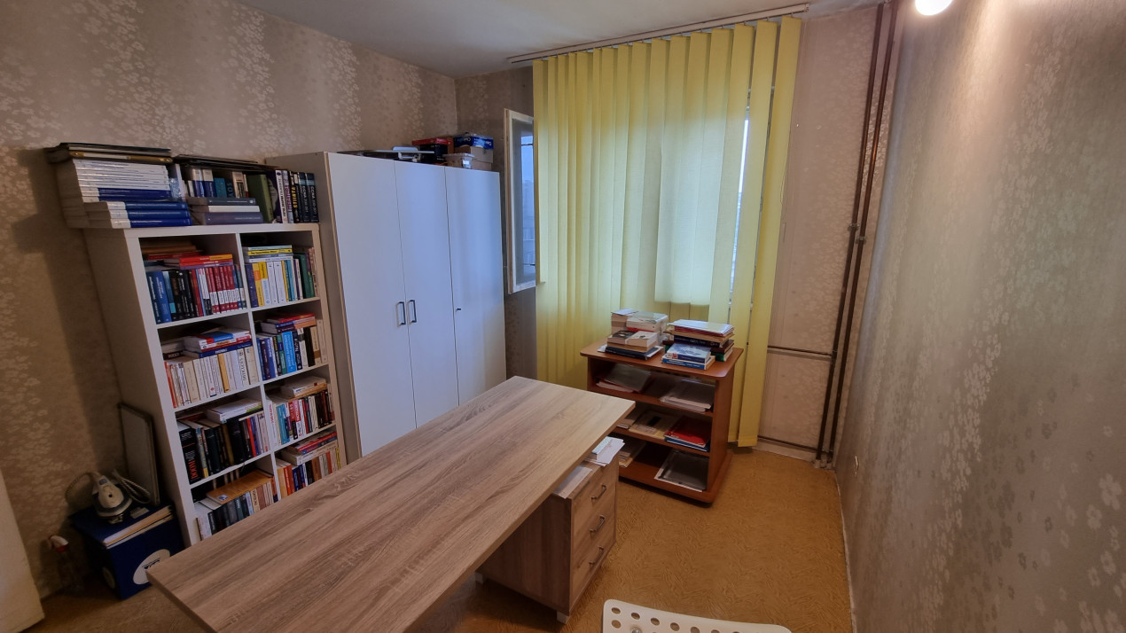 Vanzare apartament 4 camere in zona Vest-Lamaita