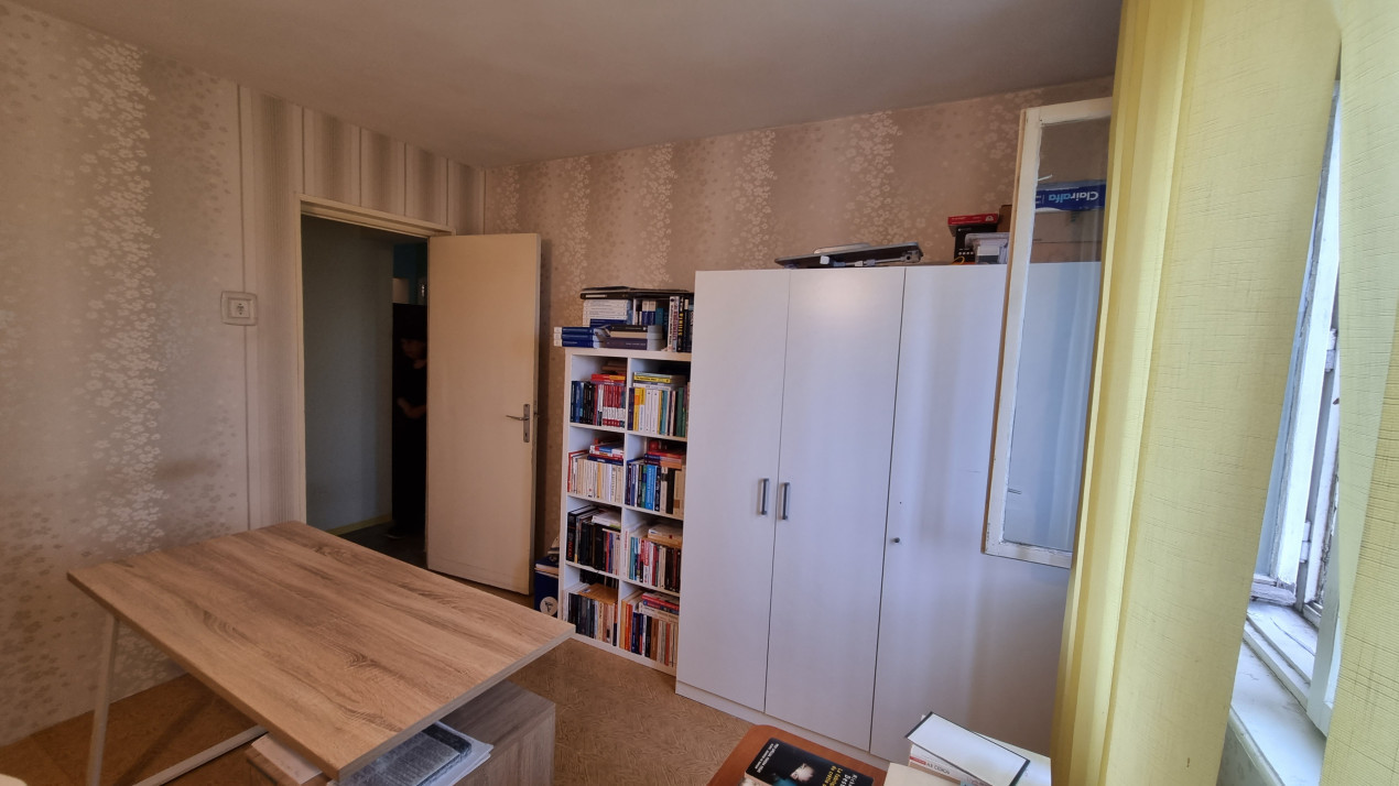 Vanzare apartament 4 camere in zona Vest-Lamaita