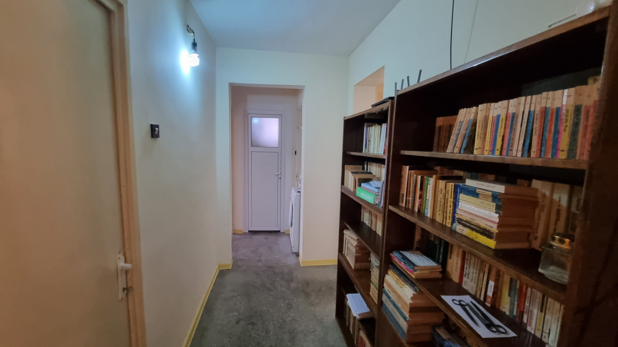 Vanzare apartament 4 camere in zona Vest-Lamaita