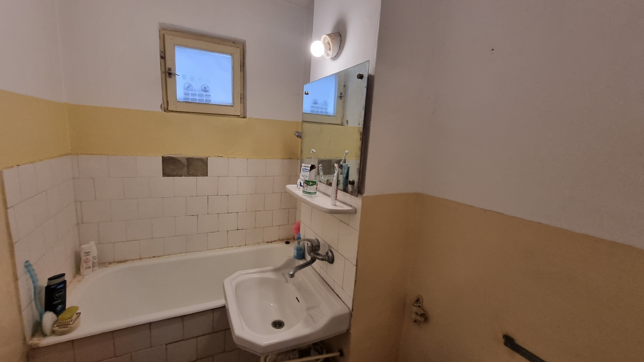 Vanzare apartament 4 camere in zona Vest-Lamaita