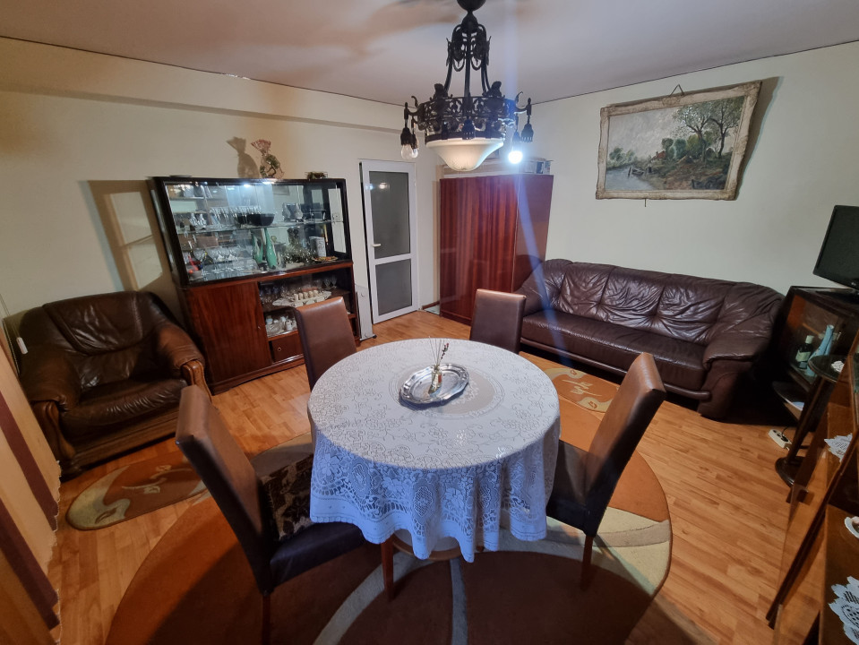Vanzare apartament 3 camere spatios, in zona Cantacuzino-Str Curcubeului