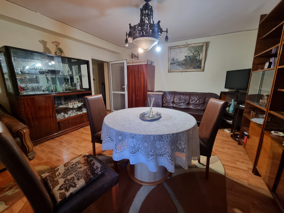 Vanzare apartament 3 camere spatios, in zona Cantacuzino-Str Curcubeului