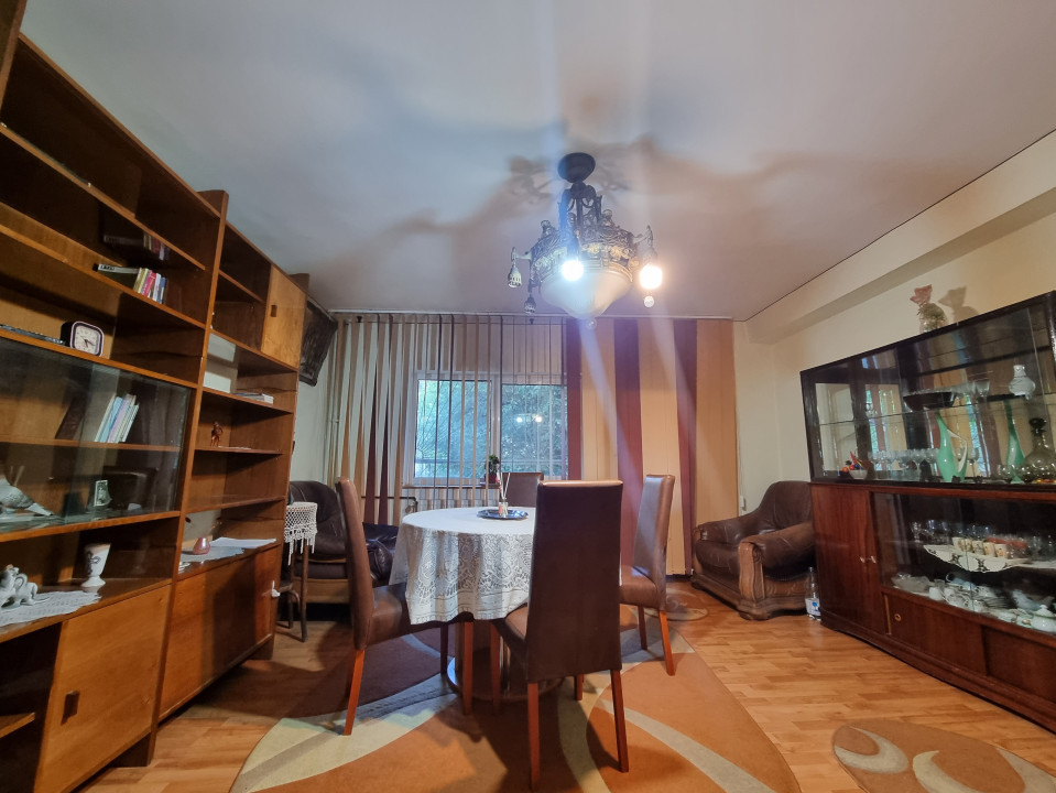 Vanzare apartament 3 camere spatios, in zona Cantacuzino-Str Curcubeului