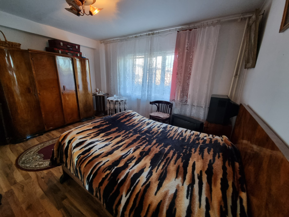 Vanzare apartament 3 camere spatios, in zona Cantacuzino-Str Curcubeului