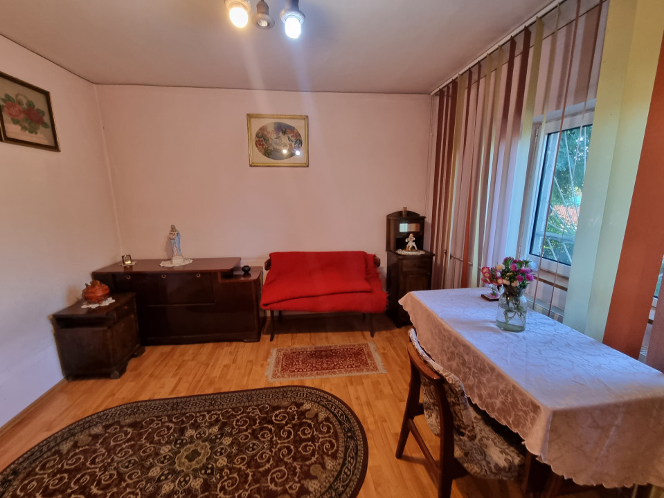 Vanzare apartament 3 camere spatios, in zona Cantacuzino-Str Curcubeului